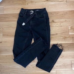 PAIGE BUCKLE VINTAGE JEANS!